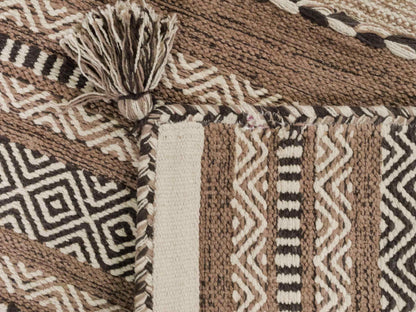 Handgewebter, moderner Indo Kelim Orientteppich von Khademi aus Baumwolle, beige. Geometrisches Design. Von Hand gewebt in Indien. Größe: 150x80cm. Teppichnummer: KB4-1656. Verkauf durch Jupiter Intl.