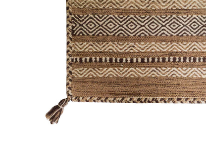 Handgewebter, moderner Indo Kelim Orientteppich von Khademi aus Baumwolle, beige. Geometrisches Design. Von Hand gewebt in Indien. Größe: 150x80cm. Teppichnummer: KB4-1657. Verkauf durch Jupiter Intl.