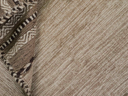 Handgewebter, moderner Indo Kelim Orientteppich von Khademi aus Baumwolle, beige. Geometrisches Design. Von Hand gewebt in Indien. Größe: 150x80cm. Teppichnummer: KB4-1657. Verkauf durch Jupiter Intl.