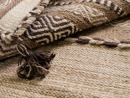 Handgewebter, moderner Indo Kelim Orientteppich von Khademi aus Baumwolle, beige. Geometrisches Design. Von Hand gewebt in Indien. Größe: 150x80cm. Teppichnummer: KB4-1657. Verkauf durch Jupiter Intl.