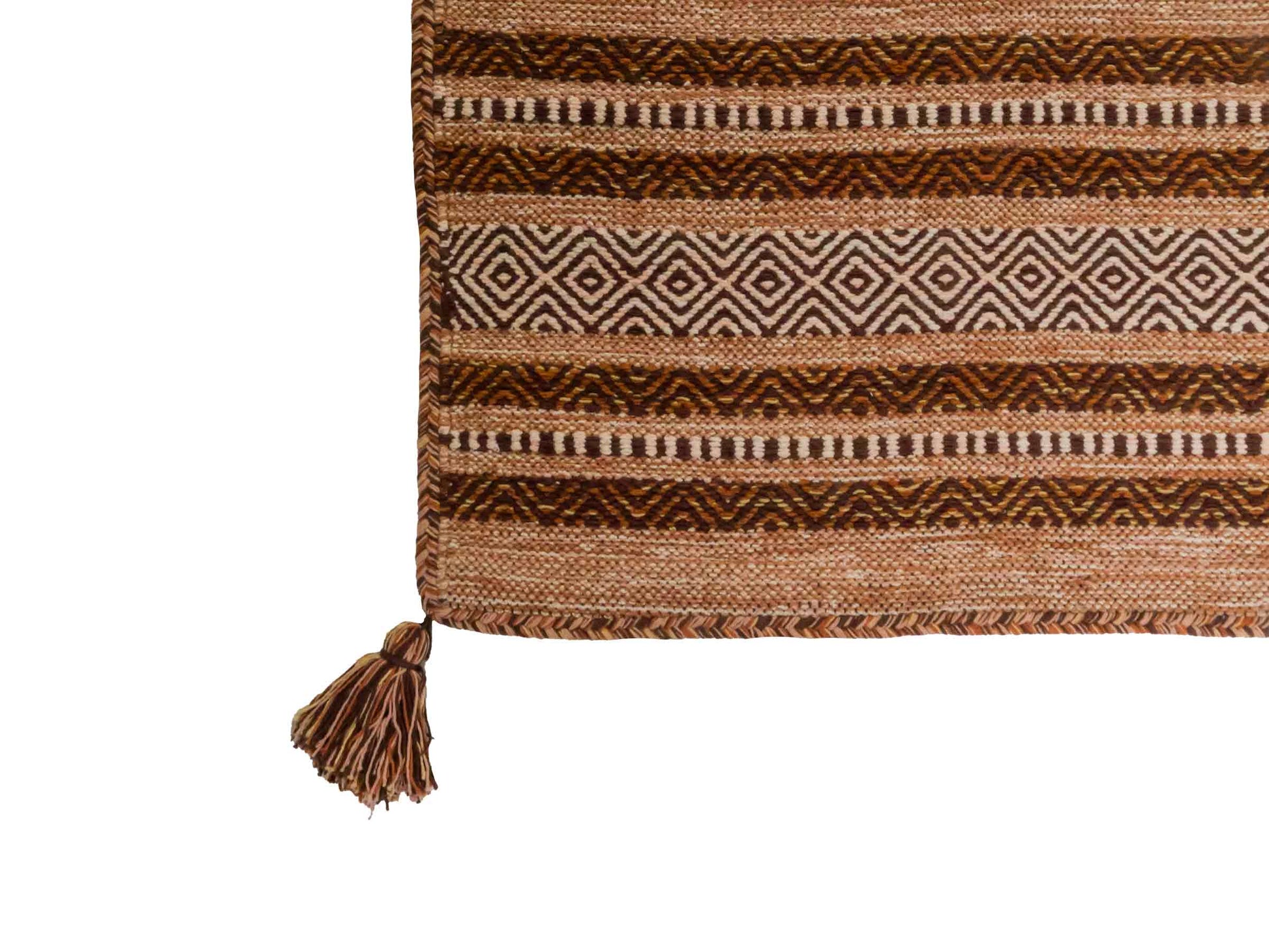 Handgewebter, moderner Indo Kelim Orientteppich von Khademi aus Baumwolle, braun. Geometrisches Design. Von Hand gewebt in Indien. Größe: 150x80cm. Teppichnummer: KB4-1658. Verkauf durch Jupiter Intl.