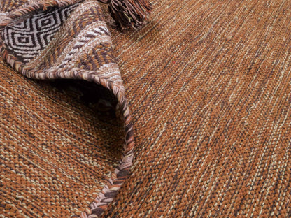 Handgewebter, moderner Indo Kelim Orientteppich von Khademi aus Baumwolle, braun. Geometrisches Design. Von Hand gewebt in Indien. Größe: 150x80cm. Teppichnummer: KB4-1658. Verkauf durch Jupiter Intl.