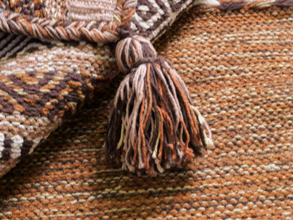 Handgewebter, moderner Indo Kelim Orientteppich von Khademi aus Baumwolle, braun. Geometrisches Design. Von Hand gewebt in Indien. Größe: 150x80cm. Teppichnummer: KB4-1658. Verkauf durch Jupiter Intl.