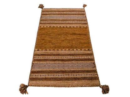 Handgewebter, moderner Indo Kelim Orientteppich von Khademi aus Baumwolle, braun. Geometrisches Design. Von Hand gewebt in Indien. Größe: 150x80cm. Teppichnummer: KB4-1659. Verkauf durch Jupiter Intl.