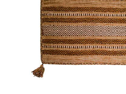 Handgewebter, moderner Indo Kelim Orientteppich von Khademi aus Baumwolle, braun. Geometrisches Design. Von Hand gewebt in Indien. Größe: 150x80cm. Teppichnummer: KB4-1659. Verkauf durch Jupiter Intl.