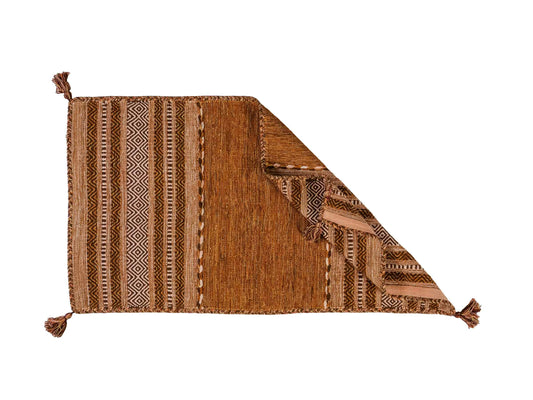 Handgewebter, moderner Indo Kelim Orientteppich von Khademi aus Baumwolle, braun. Geometrisches Design. Von Hand gewebt in Indien. Größe: 150x80cm. Teppichnummer: KB4-1661. Verkauf durch Jupiter Intl.