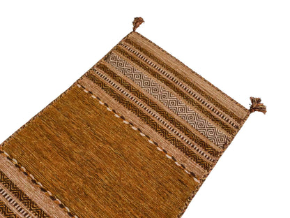 Handgewebter, moderner Indo Kelim Orientteppich von Khademi aus Baumwolle, braun. Geometrisches Design. Von Hand gewebt in Indien. Größe: 150x80cm. Teppichnummer: KB4-1661. Verkauf durch Jupiter Intl.