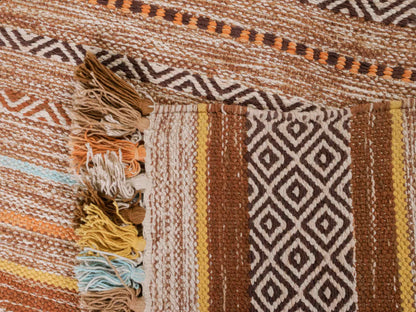 Handgewebter, moderner Indo Kelim Orientteppich von Khademi aus Baumwolle, orange, mehrfarbig. Geometrisches Design. Von Hand gewebt in Indien. Größe: 150x80cm. Teppichnummer: KB4-1650. Verkauf durch Jupiter Intl.