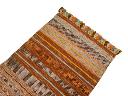 Handgewebter, moderner Indo Kelim Orientteppich von Khademi aus Baumwolle, orange, mehrfarbig. Geometrisches Design. Von Hand gewebt in Indien. Größe: 150x80cm. Teppichnummer: KB4-1650. Verkauf durch Jupiter Intl.