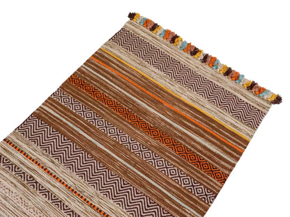 Handgewebter, moderner Indo Kelim Orientteppich von Khademi aus Baumwolle, orange, mehrfarbig. Geometrisches Design. Von Hand gewebt in Indien. Größe: 150x80cm. Teppichnummer: KB4-1651. Verkauf durch Jupiter Intl.