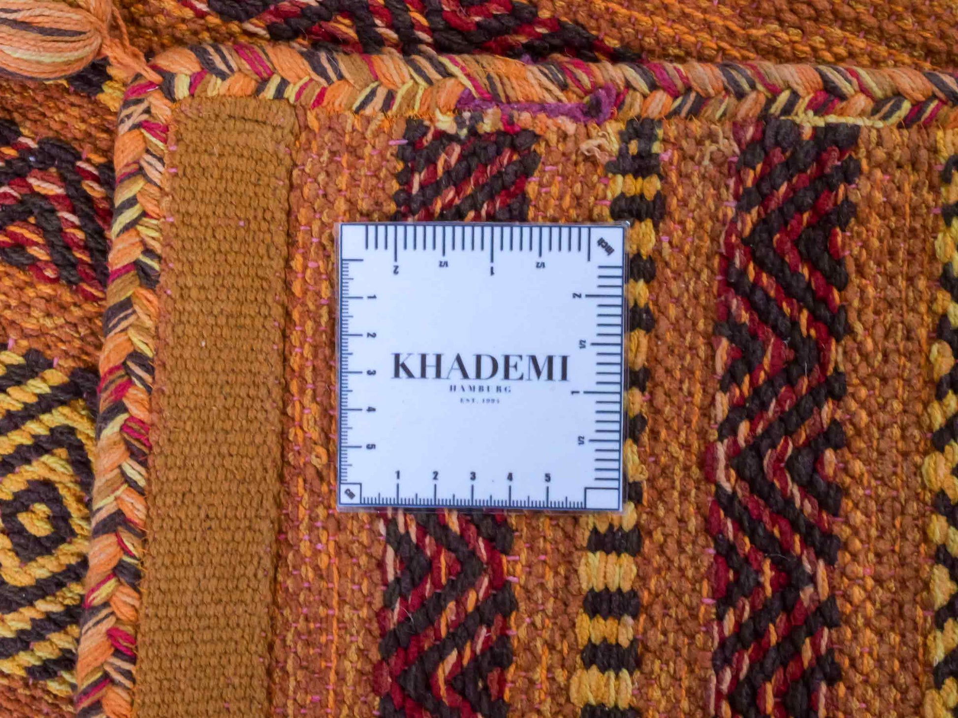 Handgewebter, moderner Indo Kelim Orientteppich von Khademi aus Baumwolle, orange. Geometrisches Design. Von Hand gewebt in Indien. Größe: 150x80cm. Teppichnummer: KB4-1652. Verkauf durch Jupiter Intl.