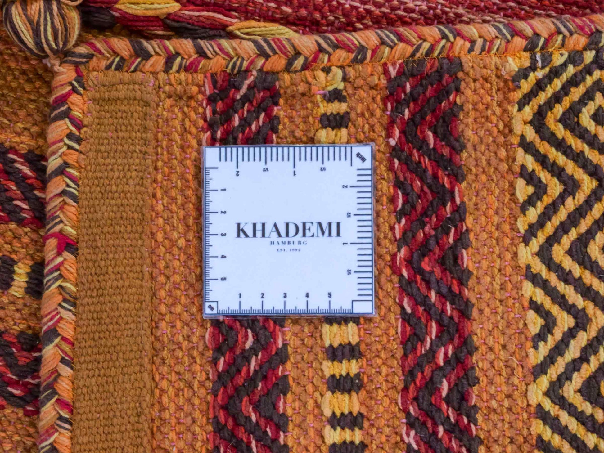 Handgewebter, moderner Indo Kelim Orientteppich von Khademi aus Baumwolle, orange. Geometrisches Design. Von Hand gewebt in Indien. Größe: 150x80cm. Teppichnummer: KB4-1653. Verkauf durch Jupiter Intl.