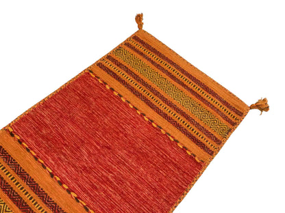 Handgewebter, moderner Indo Kelim Orientteppich von Khademi aus Baumwolle, orange. Geometrisches Design. Von Hand gewebt in Indien. Größe: 150x80cm. Teppichnummer: KB4-1653. Verkauf durch Jupiter Intl.