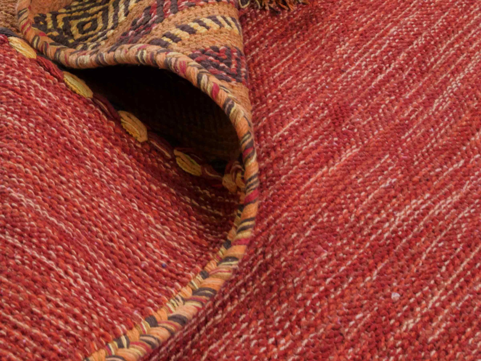 Handgewebter, moderner Indo Kelim Orientteppich von Khademi aus Baumwolle, orange. Geometrisches Design. Von Hand gewebt in Indien. Größe: 150x80cm. Teppichnummer: KB4-1653. Verkauf durch Jupiter Intl.