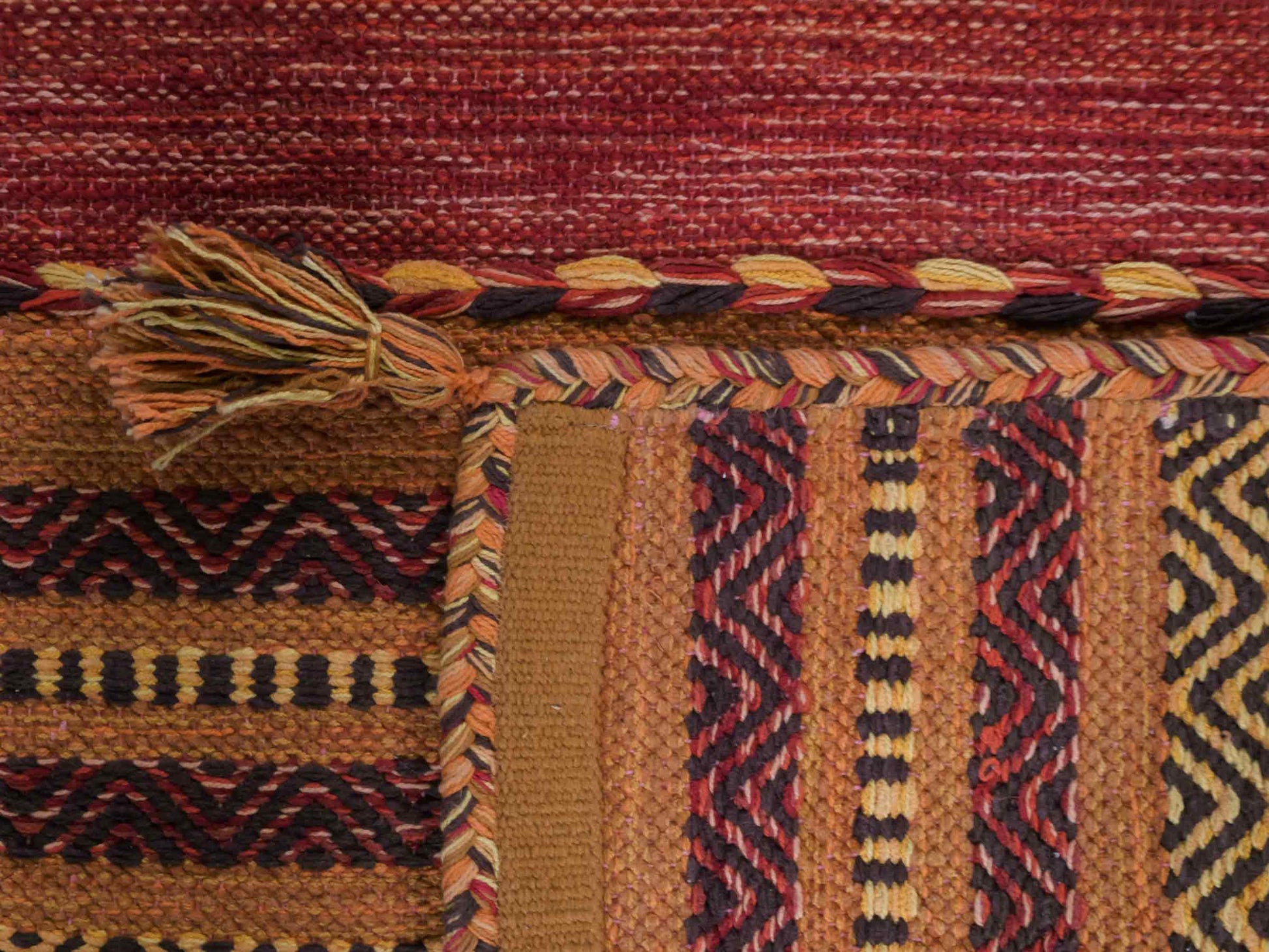 Handgewebter, moderner Indo Kelim Orientteppich von Khademi aus Baumwolle, orange. Geometrisches Design. Von Hand gewebt in Indien. Größe: 150x80cm. Teppichnummer: KB4-1654. Verkauf durch Jupiter Intl.