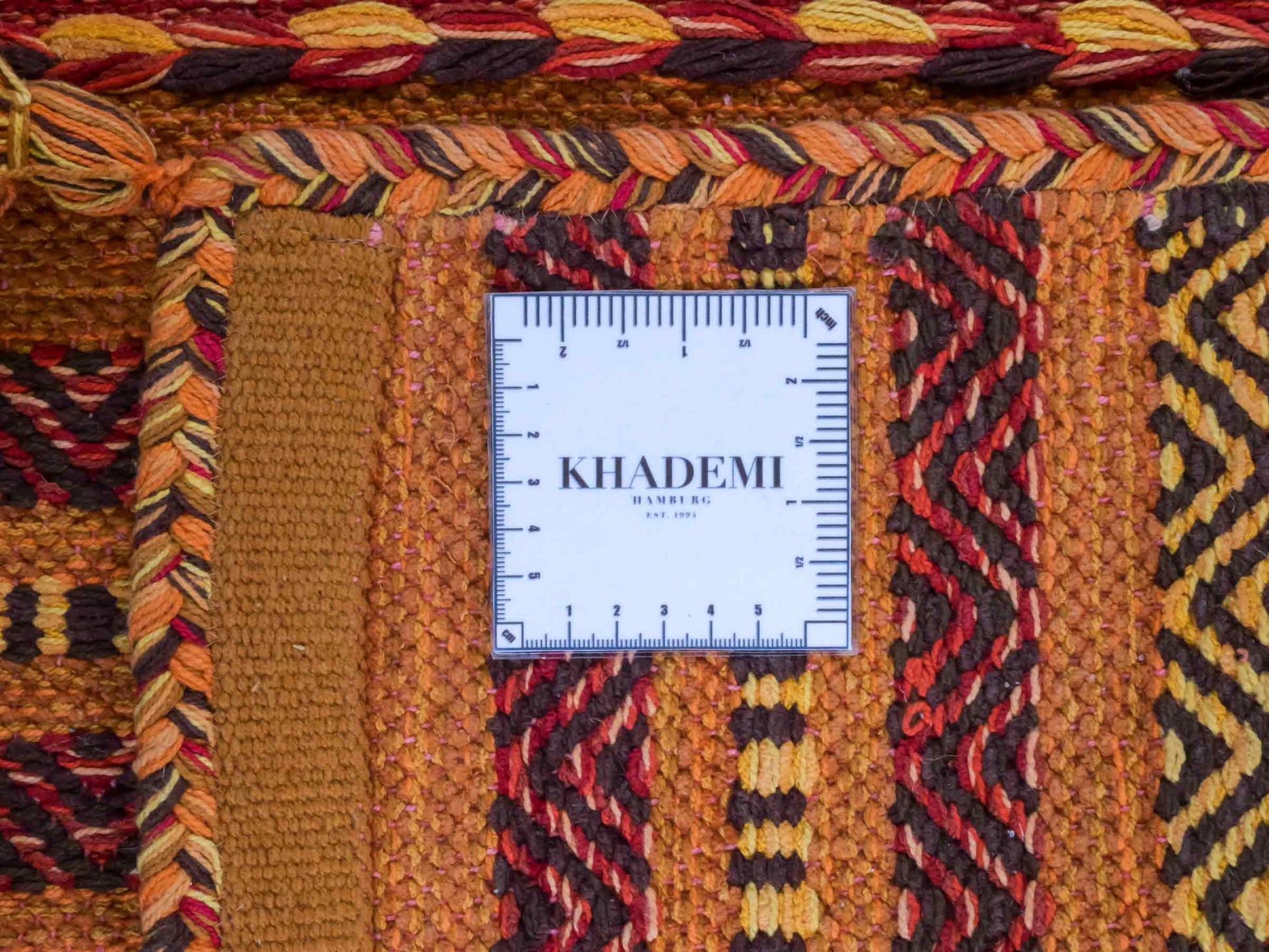 Handgewebter, moderner Indo Kelim Orientteppich von Khademi aus Baumwolle, orange. Geometrisches Design. Von Hand gewebt in Indien. Größe: 150x80cm. Teppichnummer: KB4-1654. Verkauf durch Jupiter Intl.