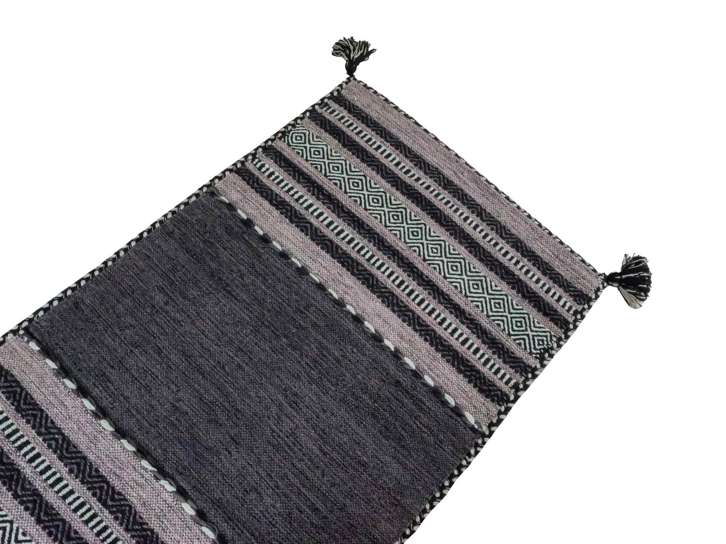 Handgewebter, moderner Indo Kelim Orientteppich von Khademi aus Baumwolle, navy. Geometrisches Design. Von Hand gewebt in Indien. Größe: 152x76cm. Teppichnummer: KB4-1648. Verkauf durch Jupiter Intl.