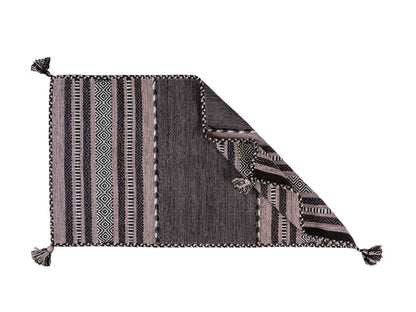 Handgewebter, moderner Indo Kelim Orientteppich von Khademi aus Baumwolle, navy. Geometrisches Design. Von Hand gewebt in Indien. Größe: 152x76cm. Teppichnummer: KB4-1649. Verkauf durch Jupiter Intl.