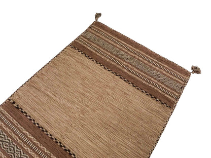 Handgewebter, moderner Indo Kelim Orientteppich von Khademi aus Baumwolle, beige. Geometrisches Design. Von Hand gewebt in Indien. Größe: 170x120cm. Teppichnummer: KB4-1662. Verkauf durch Jupiter Intl.