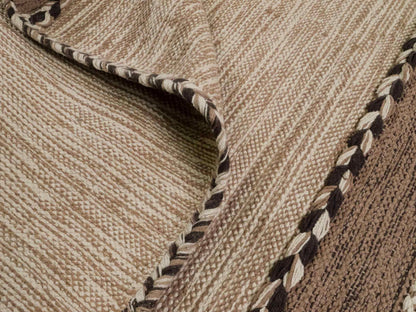 Handgewebter, moderner Indo Kelim Orientteppich von Khademi aus Baumwolle, beige. Geometrisches Design. Von Hand gewebt in Indien. Größe: 170x120cm. Teppichnummer: KB4-1662. Verkauf durch Jupiter Intl.