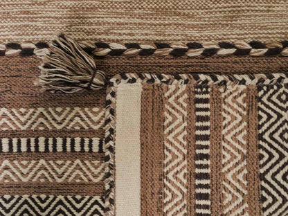 Handgewebter, moderner Indo Kelim Orientteppich von Khademi aus Baumwolle, beige. Geometrisches Design. Von Hand gewebt in Indien. Größe: 170x120cm. Teppichnummer: KB4-1664. Verkauf durch Jupiter Intl.