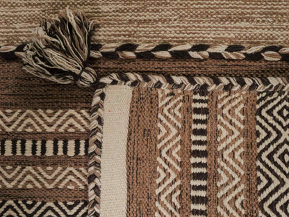 Handgewebter, moderner Indo Kelim Orientteppich von Khademi aus Baumwolle, beige. Geometrisches Design. Von Hand gewebt in Indien. Größe: 170x120cm. Teppichnummer: KB4-1665. Verkauf durch Jupiter Intl.