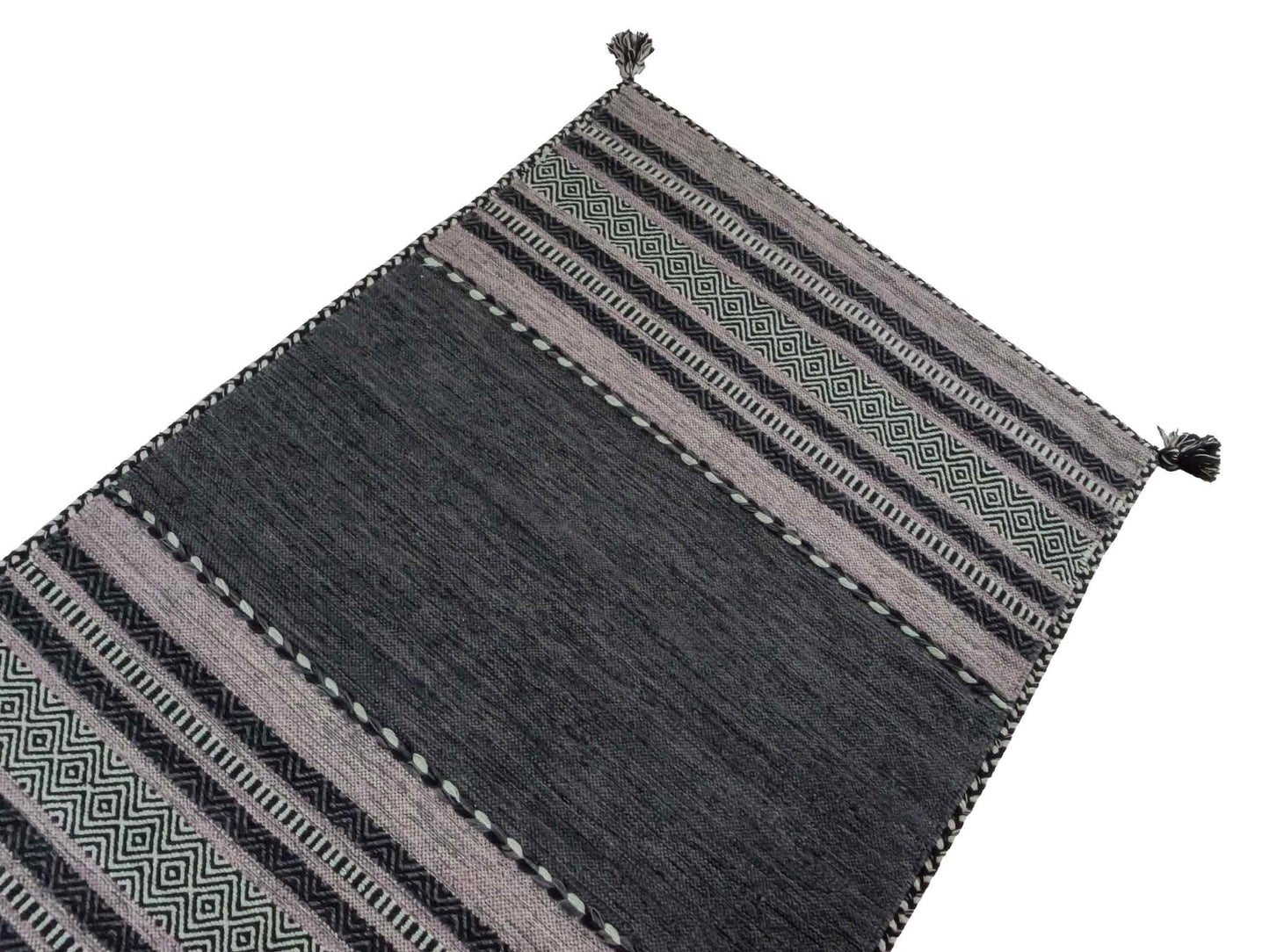 Handgewebter, moderner Indo Kelim Orientteppich von Khademi aus Baumwolle, navy. Geometrisches Design. Von Hand gewebt in Indien. Größe: 170x120cm. Teppichnummer: KB4-1666. Verkauf durch Jupiter Intl.