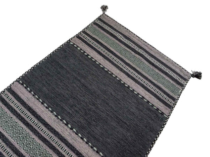 Handgewebter, moderner Indo Kelim Orientteppich von Khademi aus Baumwolle, navy. Geometrisches Design. Von Hand gewebt in Indien. Größe: 170x120cm. Teppichnummer: KB4-1666. Verkauf durch Jupiter Intl.