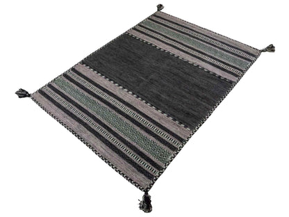 Handgewebter, moderner Indo Kelim Orientteppich von Khademi aus Baumwolle, navy. Geometrisches Design. Von Hand gewebt in Indien. Größe: 170x120cm. Teppichnummer: KB4-1667. Verkauf durch Jupiter Intl.