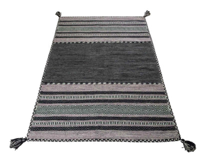 Handgewebter, moderner Indo Kelim Orientteppich von Khademi aus Baumwolle, navy. Geometrisches Design. Von Hand gewebt in Indien. Größe: 170x120cm. Teppichnummer: KB4-1667. Verkauf durch Jupiter Intl.