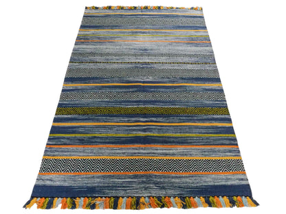 Handgewebter, moderner Indo Kelim Orientteppich von Khademi aus Baumwolle, blau, mehrfarbig. Geometrisches Design. Von Hand gewebt in Indien. Größe: 190x130cm. Teppichnummer: KB4-1675. Verkauf durch Jupiter Intl.