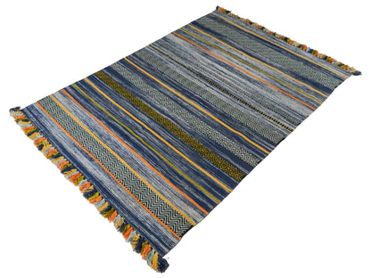 Handgewebter, moderner Indo Kelim Orientteppich von Khademi aus Baumwolle, blau, mehrfarbig. Geometrisches Design. Von Hand gewebt in Indien. Größe: 190x130cm. Teppichnummer: KB4-1676. Verkauf durch Jupiter Intl.