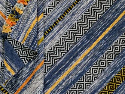 Handgewebter, moderner Indo Kelim Orientteppich von Khademi aus Baumwolle, blau, mehrfarbig. Geometrisches Design. Von Hand gewebt in Indien. Größe: 190x130cm. Teppichnummer: KB4-1676. Verkauf durch Jupiter Intl.