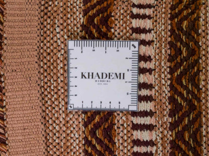 Handgewebter, moderner Indo Kelim Orientteppich von Khademi aus Baumwolle, braun. Geometrisches Design. Von Hand gewebt in Indien. Größe: 190x130cm. Teppichnummer: KB4-1669. Verkauf durch Jupiter Intl.