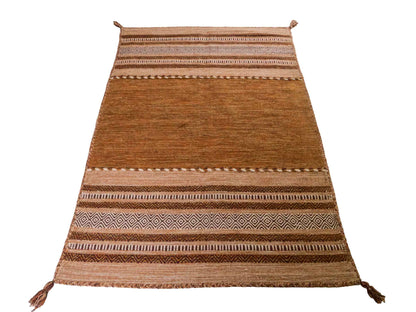 Handgewebter, moderner Indo Kelim Orientteppich von Khademi aus Baumwolle, braun. Geometrisches Design. Von Hand gewebt in Indien. Größe: 190x130cm. Teppichnummer: KB4-1669. Verkauf durch Jupiter Intl.