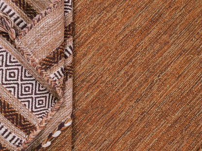 Handgewebter, moderner Indo Kelim Orientteppich von Khademi aus Baumwolle, braun. Geometrisches Design. Von Hand gewebt in Indien. Größe: 190x130cm. Teppichnummer: KB4-1669. Verkauf durch Jupiter Intl.