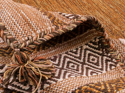 Handgewebter, moderner Indo Kelim Orientteppich von Khademi aus Baumwolle, braun. Geometrisches Design. Von Hand gewebt in Indien. Größe: 190x130cm. Teppichnummer: KB4-1670. Verkauf durch Jupiter Intl.