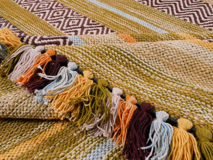 Handgewebter, moderner Indo Kelim Orientteppich von Khademi aus Baumwolle, grün, mehrfarbig. Geometrisches Design. Von Hand gewebt in Indien. Größe: 190x130cm. Teppichnummer: KB4-1671. Verkauf durch Jupiter Intl.