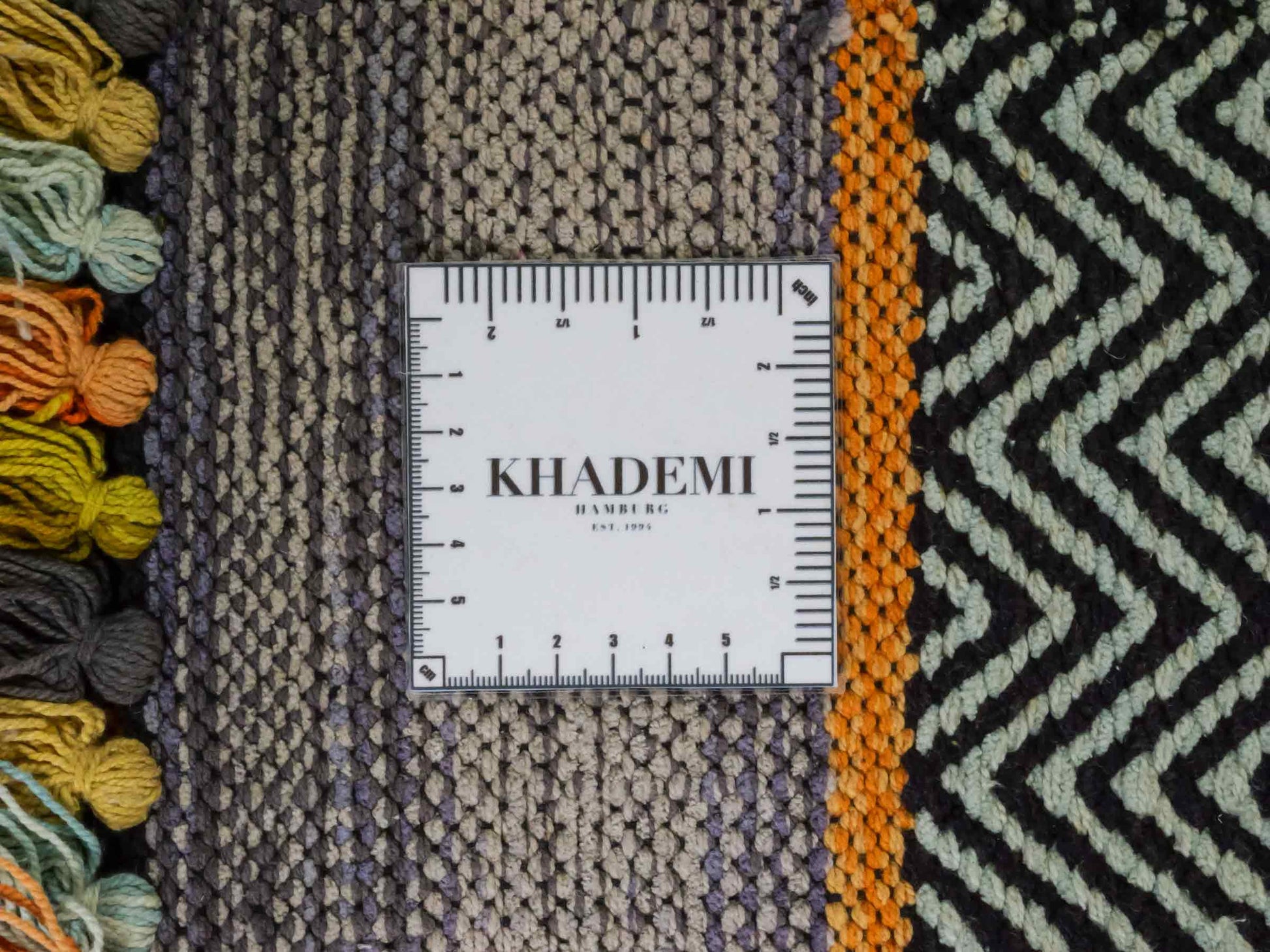 Handgewebter, moderner Indo Kelim Orientteppich von Khademi aus Baumwolle, navy, mehrfarbig. Geometrisches Design. Von Hand gewebt in Indien. Größe: 190x130cm. Teppichnummer: KB4-1672. Verkauf durch Jupiter Intl.
