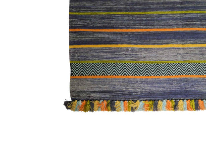 Handgewebter, moderner Indo Kelim Orientteppich von Khademi aus Baumwolle, navy, mehrfarbig. Geometrisches Design. Von Hand gewebt in Indien. Größe: 190x130cm. Teppichnummer: KB4-1672. Verkauf durch Jupiter Intl.