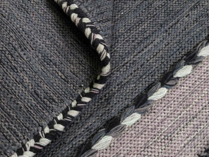 Handgewebter, moderner Indo Kelim Orientteppich von Khademi aus Baumwolle, navy. Geometrisches Design. Von Hand gewebt in Indien. Größe: 190x130cm. Teppichnummer: KB4-1668. Verkauf durch Jupiter Intl.