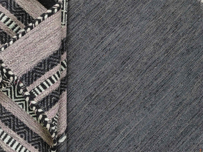 Handgewebter, moderner Indo Kelim Orientteppich von Khademi aus Baumwolle, navy. Geometrisches Design. Von Hand gewebt in Indien. Größe: 190x130cm. Teppichnummer: KB4-1668. Verkauf durch Jupiter Intl.