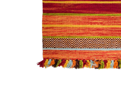 Handgewebter, moderner Indo Kelim Orientteppich von Khademi aus Baumwolle, rot, mehrfarbig. Geometrisches Design. Von Hand gewebt in Indien. Größe: 190x130cm. Teppichnummer: KB4-1673. Verkauf durch Jupiter Intl.