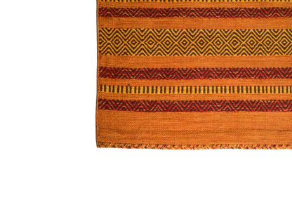 Handgewebter, moderner Indo Kelim Orientteppich von Khademi aus Baumwolle, orange. Geometrisches Design. Von Hand gewebt in Indien. Größe: 230x140cm. Teppichnummer: KB4-1677. Verkauf durch Jupiter Intl.