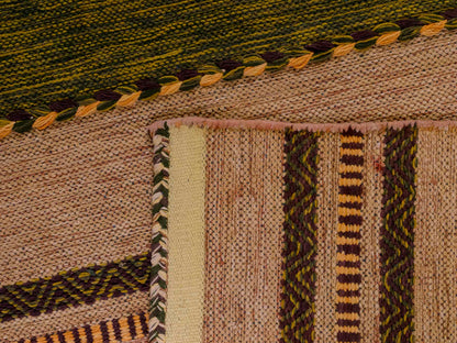 Handgewebter, moderner Indo Kelim Orientteppich von Khademi aus Baumwolle, grün-gelb. Geometrisches Design. Von Hand gewebt in Indien. Größe: 230x150cm. Teppichnummer: KB4-1678. Verkauf durch Jupiter Intl.