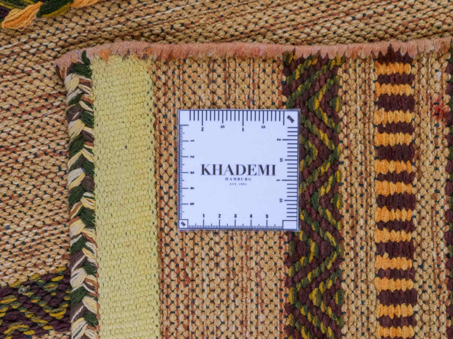 Handgewebter, moderner Indo Kelim Orientteppich von Khademi aus Baumwolle, grün-gelb. Geometrisches Design. Von Hand gewebt in Indien. Größe: 230x150cm. Teppichnummer: KB4-1678. Verkauf durch Jupiter Intl.