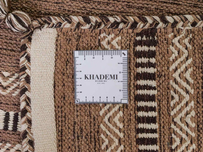 Handgewebter, moderner Indo Kelim Orientteppich von Khademi aus Baumwolle, beige. Geometrisches Design. Von Hand gewebt in Indien. Größe: 230x170cm. Teppichnummer: KB4-1690. Verkauf durch Jupiter Intl.