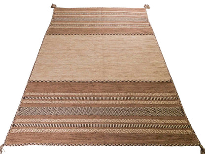 Handgewebter, moderner Indo Kelim Orientteppich von Khademi aus Baumwolle, beige. Geometrisches Design. Von Hand gewebt in Indien. Größe: 230x170cm. Teppichnummer: KB4-1690. Verkauf durch Jupiter Intl.