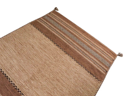 Handgewebter, moderner Indo Kelim Orientteppich von Khademi aus Baumwolle, beige. Geometrisches Design. Von Hand gewebt in Indien. Größe: 230x170cm. Teppichnummer: KB4-1691. Verkauf durch Jupiter Intl.