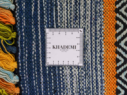 Handgewebter, moderner Indo Kelim Orientteppich von Khademi aus Baumwolle, blau, mehrfarbig. Geometrisches Design. Von Hand gewebt in Indien. Größe: 230x170cm. Teppichnummer: KB4-1680. Verkauf durch Jupiter Intl.